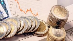 Guida pratica alle obbligazioni: definizione, tipi (fisse, variabili, zero-coupon, indicizzate), prezzo e rendimento, duration, rischi (credito, tasso, cambio), strategie e checklist prima di investire.